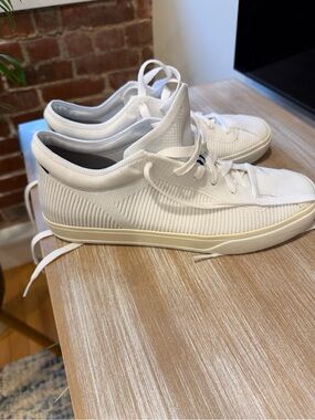 ROTHY’S THE LACE UP SNEAKER SIZE 9 all white excellent